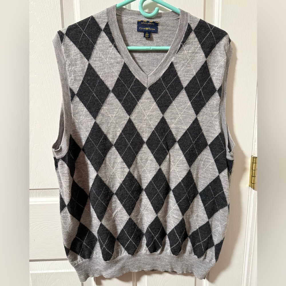 Club Room Black and Gray Argyle V-Neck Sweater Vest Men’s Large